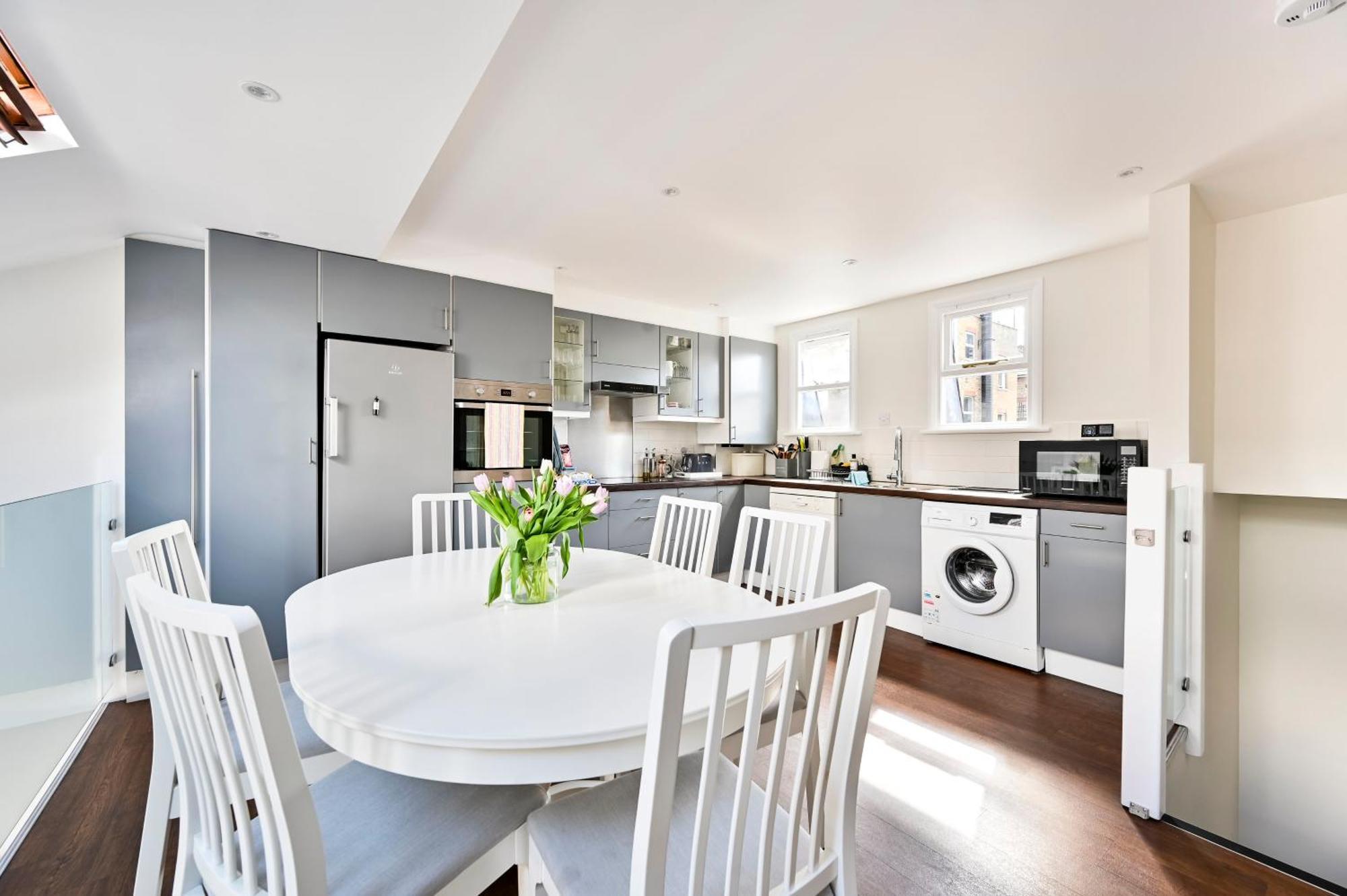 New Chic 3-bed Flat In Clapham * Londres